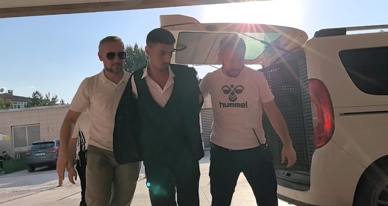 İki genç kıza kâbusu yaşattı: Tüyler ürperten tehditler: Kalaşnikofla takip etti