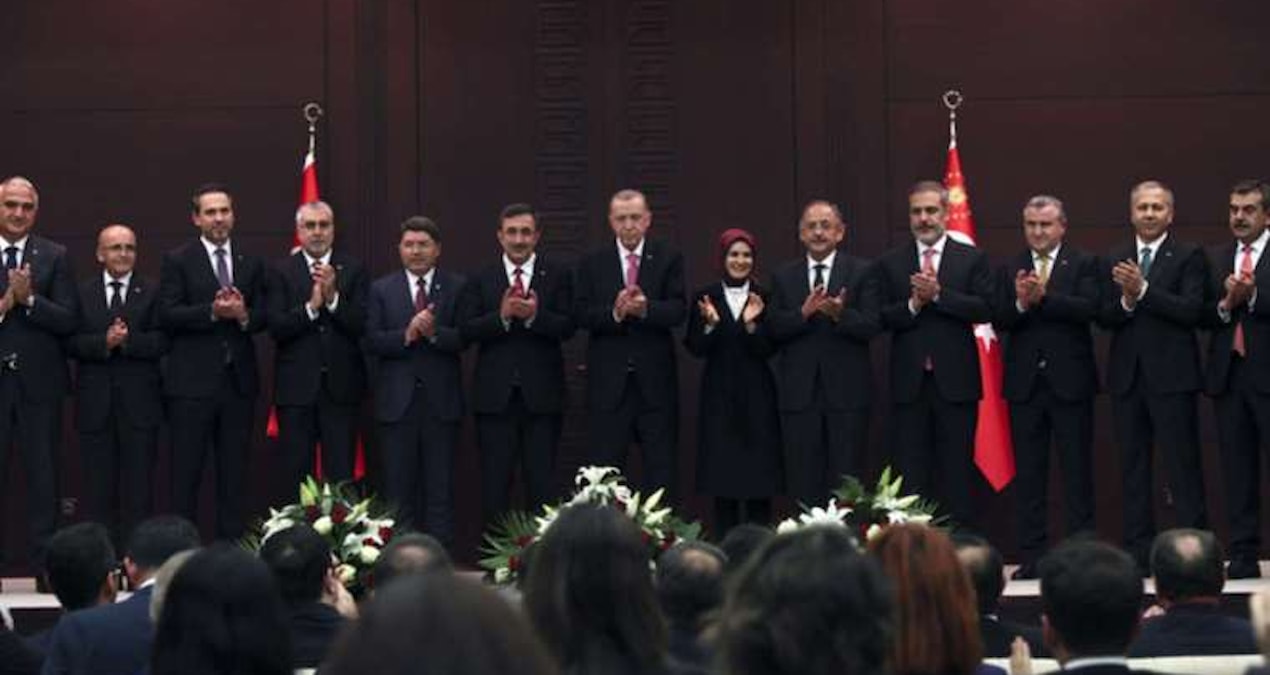 Kulis: En az 4 bakan gidici, AKP’de vitrin savaşı