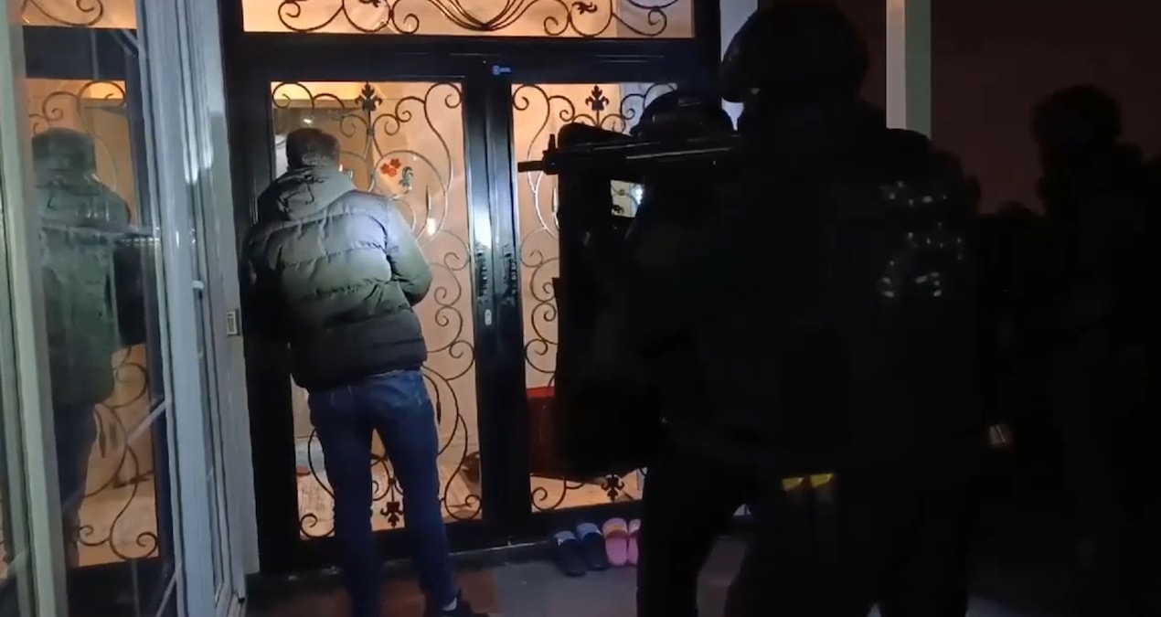 Tutuklanan Esenyurt Belediye Başkanı Ahmet Özer’in evi ve belediye bu türlü arandı