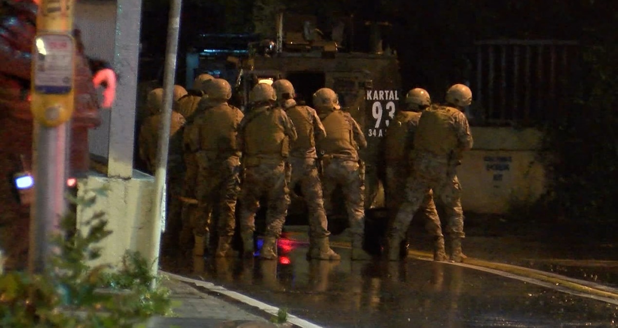 İsrail Başkonsolosluğu etrafında havaya ateş açıldı: Özel harekat devreye girdi