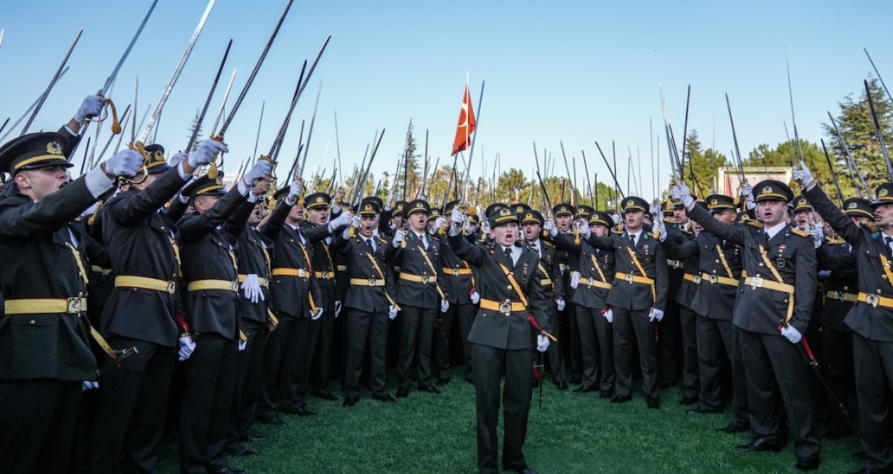 Teğmenler için kalem  kırılmış, karar verilmiş