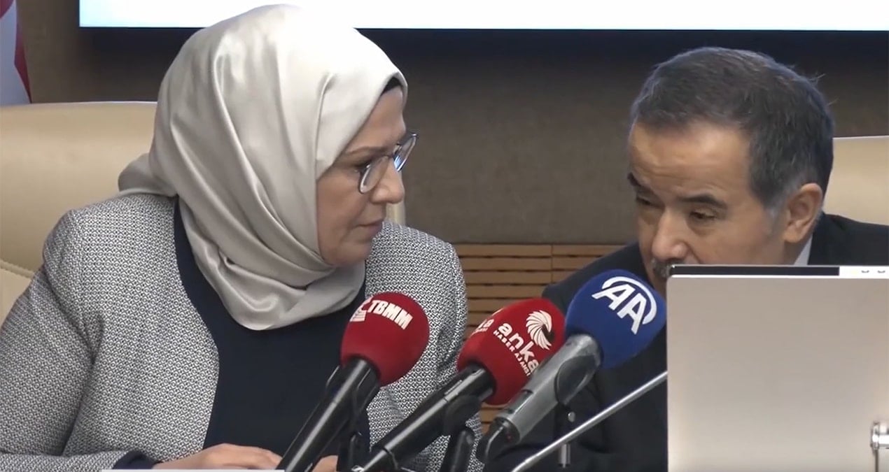 AKP’li vekillerin bakan dedikodusu açık mikrofona yansıdı: Çok yanlış yaptı Bakan Hanım…