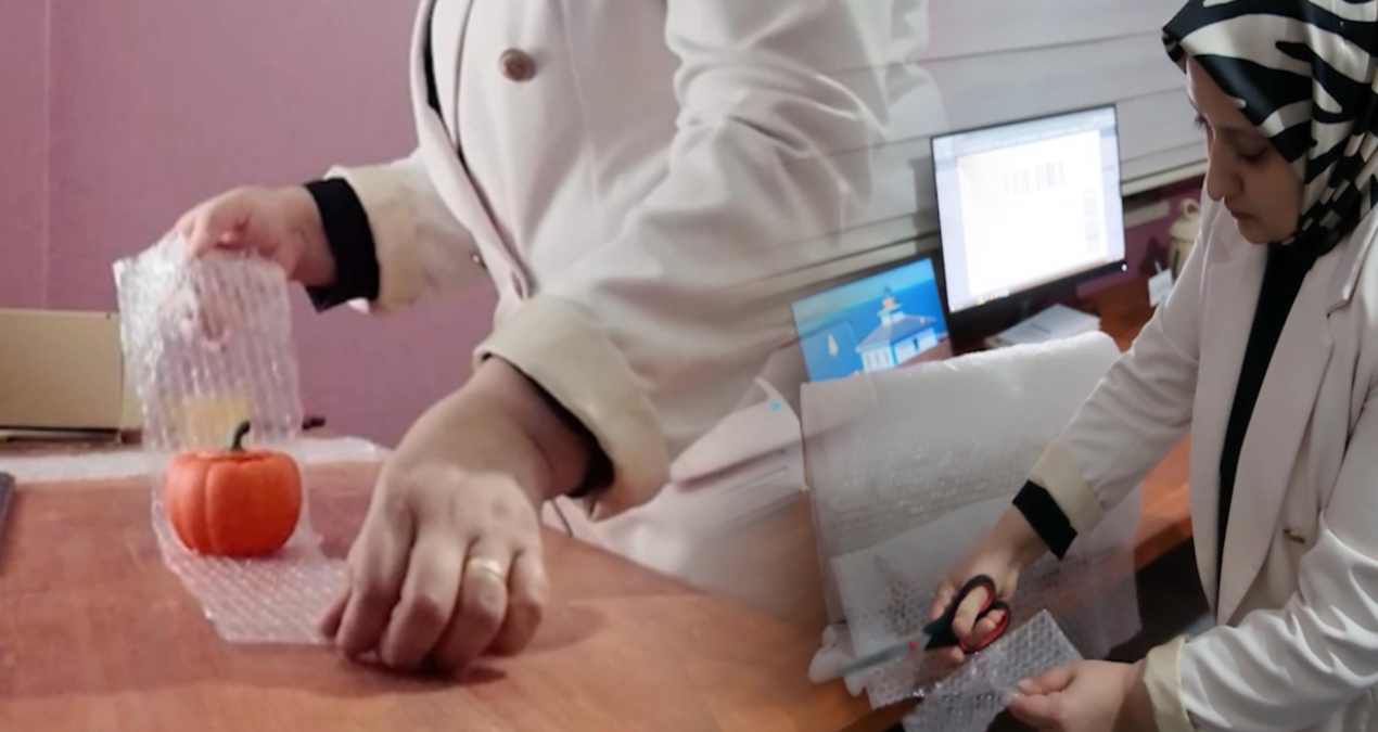 Bir anda iş sahibi oldu: Odasında üretip 5 ülkeye satıyor
