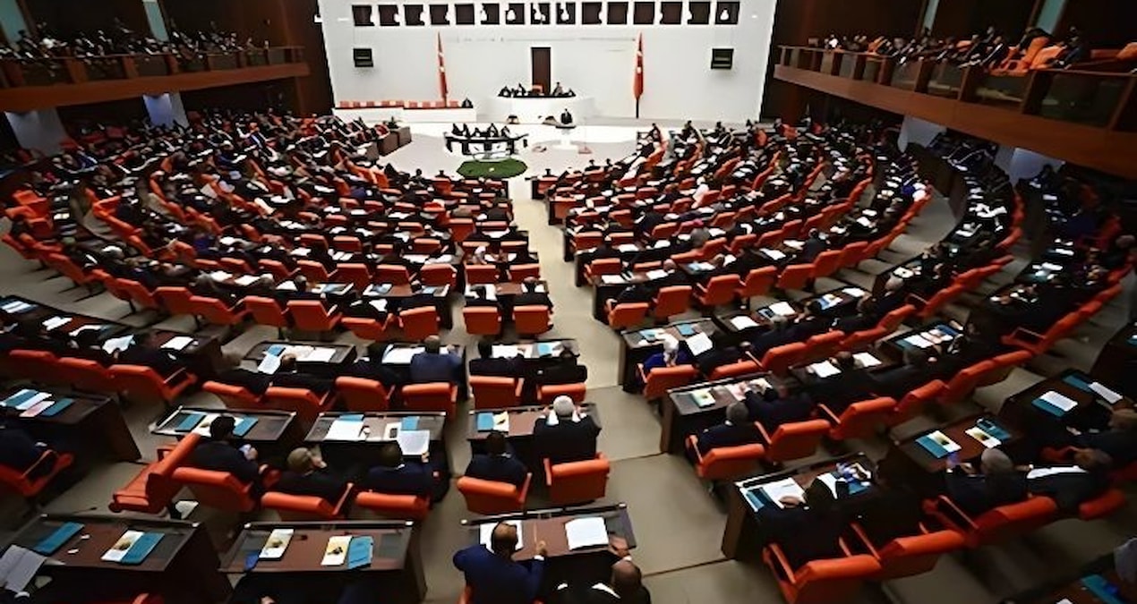 Devlet memurlarına ilişkin düzenlemeleri de içeren kanun teklifi komitede