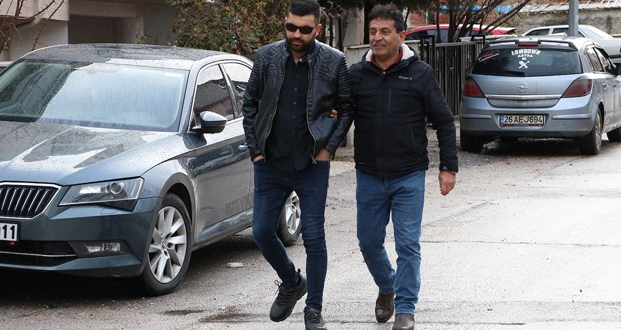 Gözlükten kurtulmak istedi gözlerini kaybetti