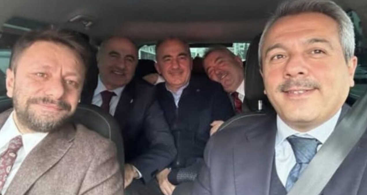 Parti devleti fotoğrafı: Vali, AKP’lilere sürücülük yaptı