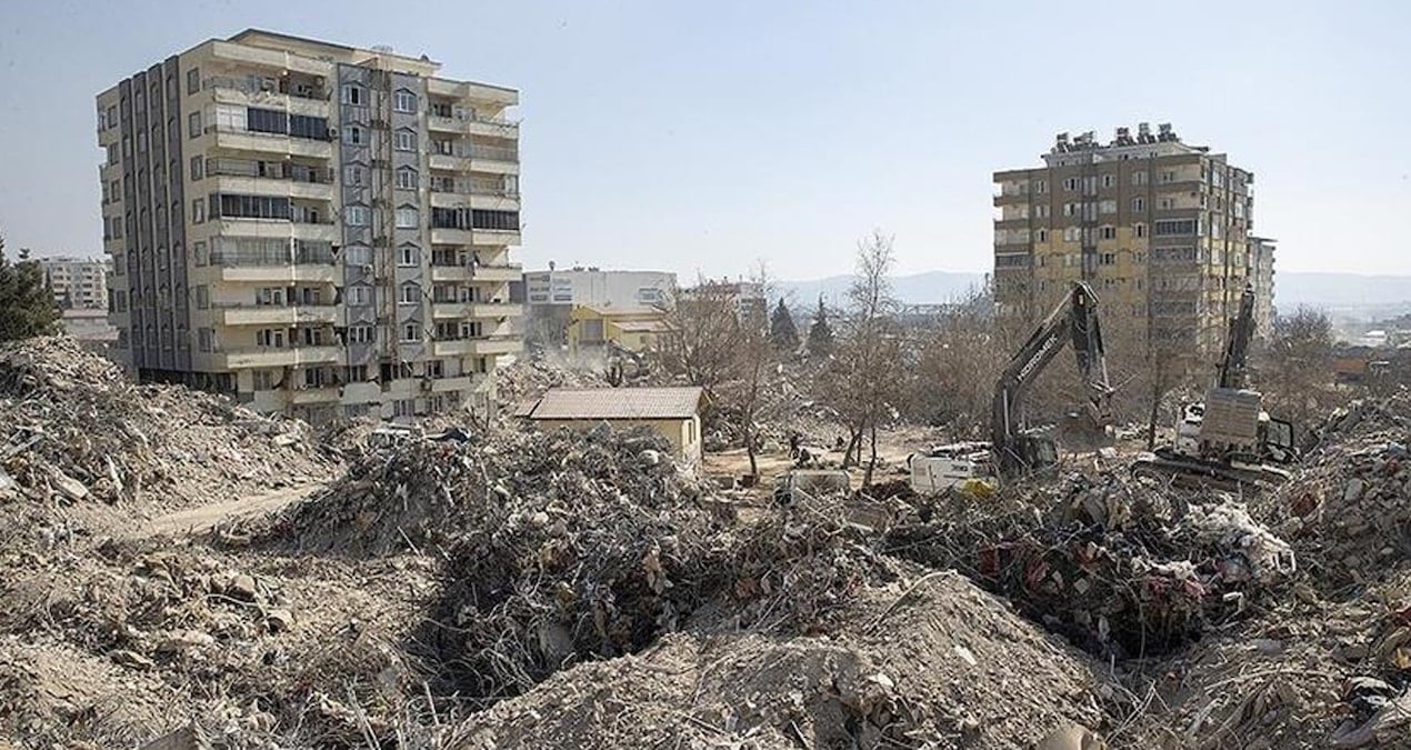 Sarsıntıda yıkılan Ebrar Sitesi için karar vakti