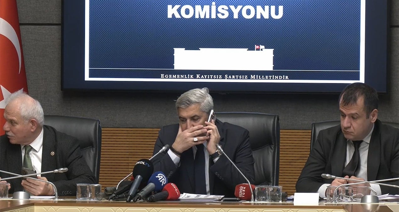 Meclis’te bir ‘açık mikrofon’ kazası daha! AKP’li vekil bu türlü sitem etti