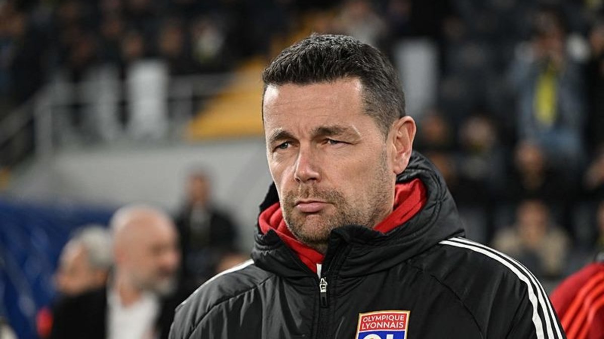 Olympique Lyon’da Pierre Sage ile yollar ayrıldı
