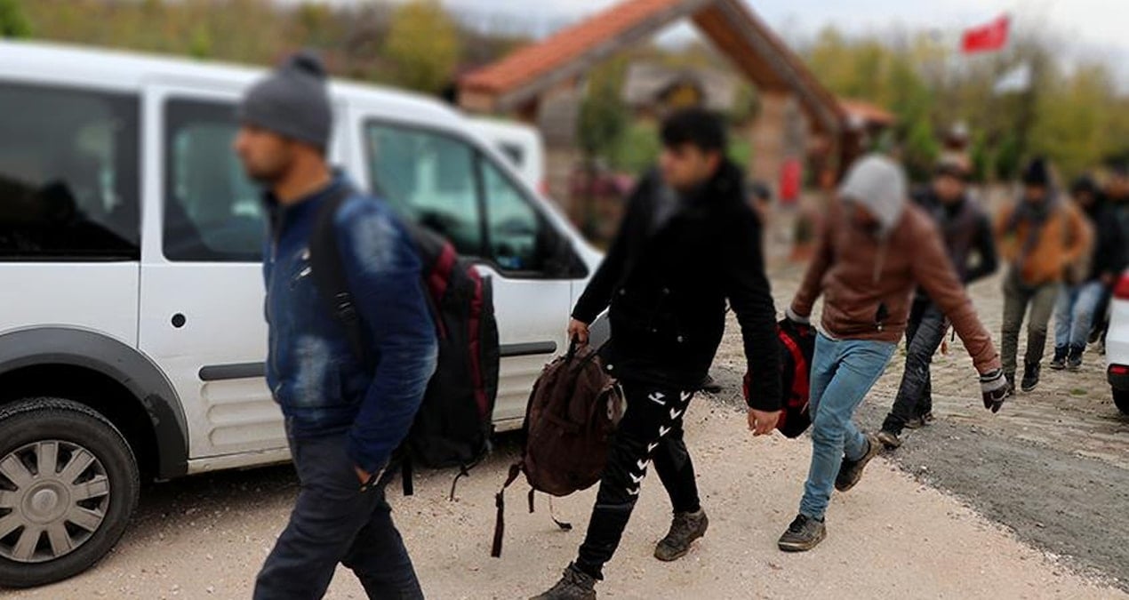Erzincan’da tır dorsesinden 18 sistemsiz göçmen çıktı