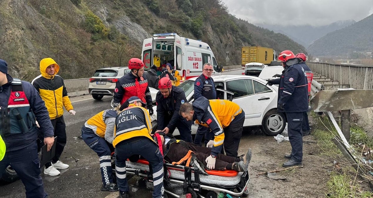 Sakarya’da trafik dehşeti bir kişi öldü
