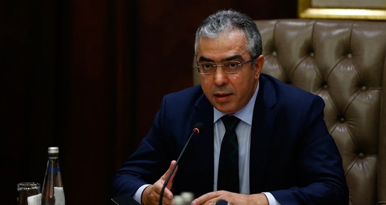 Saray’ın tartışılan danışmanı tekrar parmak salladı