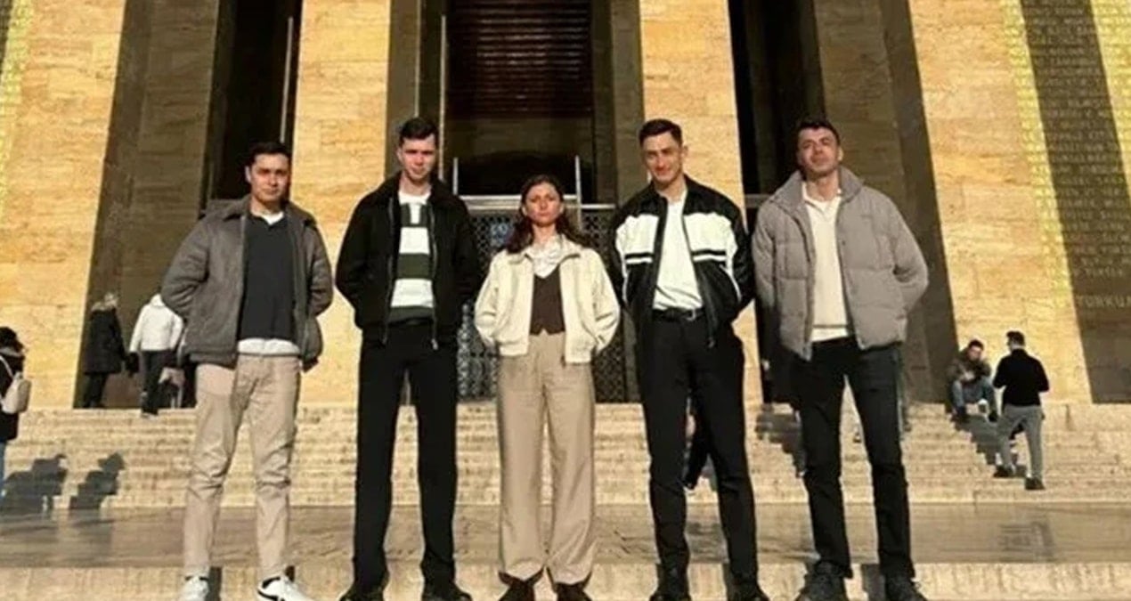 Teğmenlerin Anıtkabir karesinin hikayesi: Perde ardını fotoğrafı paylaşan gazeteci anlattı