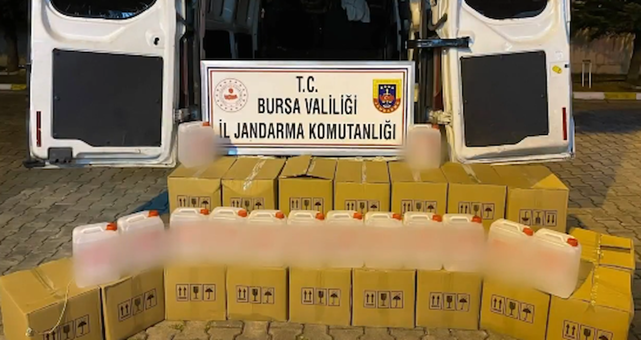 Yüzey temizleyici etiketi kullanan geçersiz alkol çetesine operasyon!