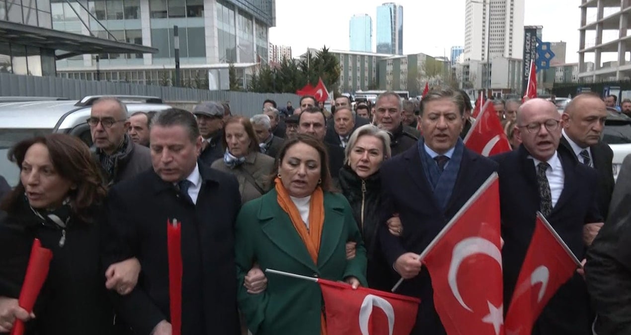 CHP’li vekiller İmamoğlu için yürüdü