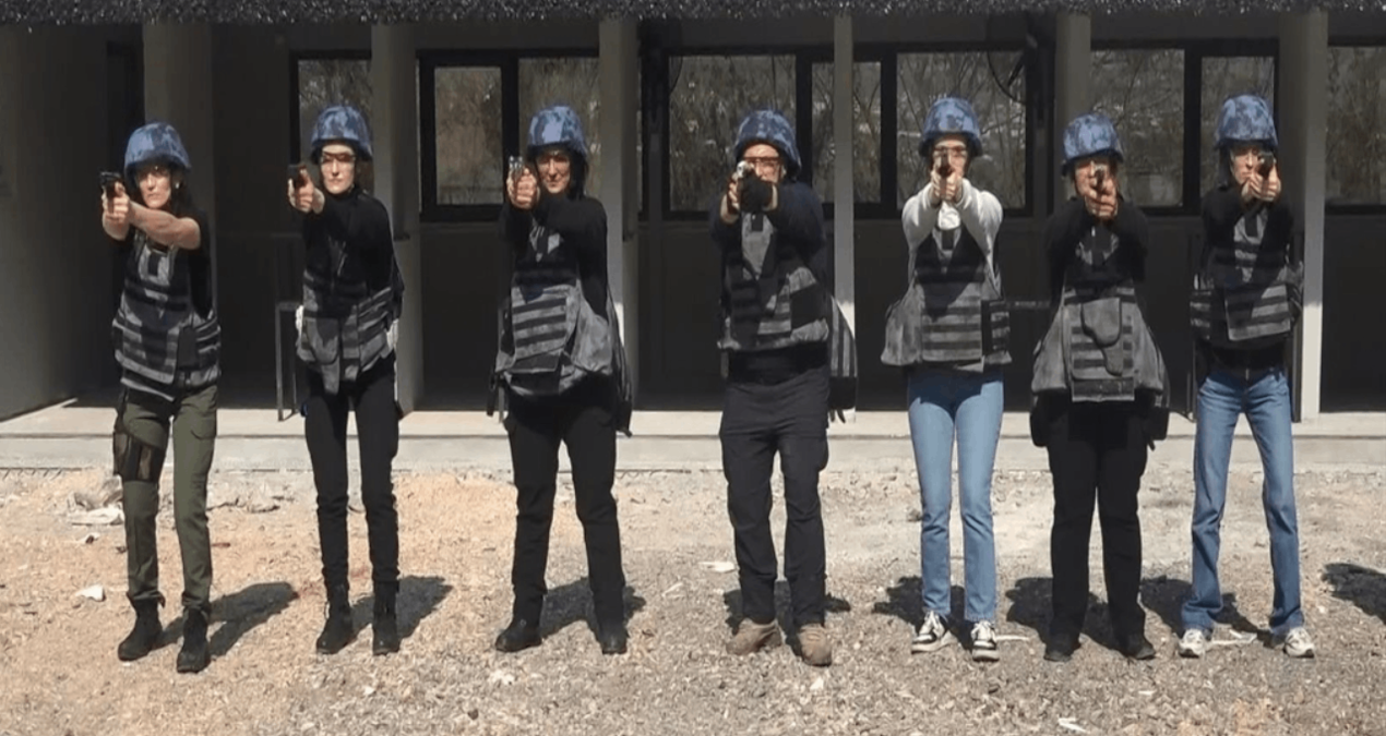 Kadın polislerden atış başarısı