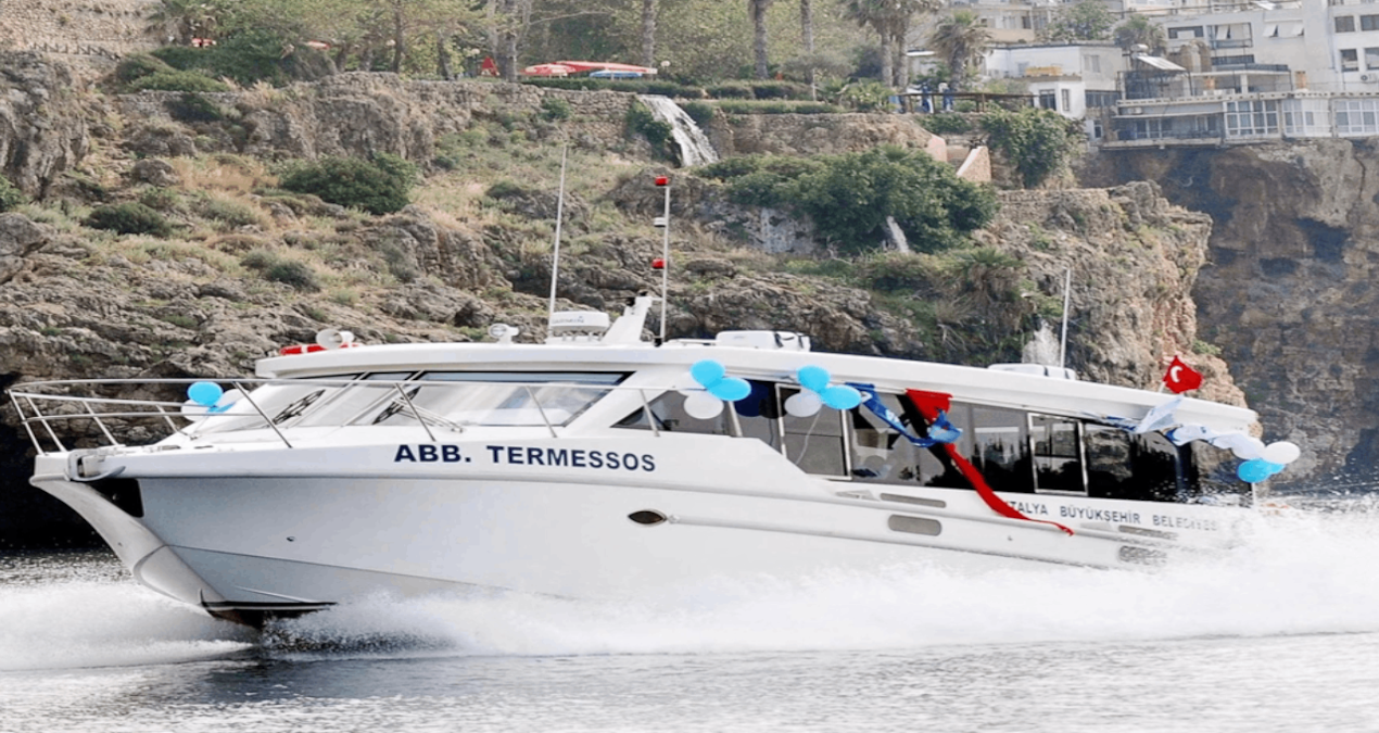 Belediye satın aldığı deniz otobüsünü kiralık ilan etti