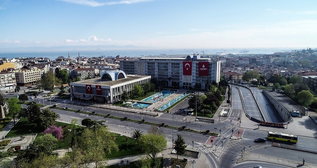 Halkın parasıyla yandaş beslediler