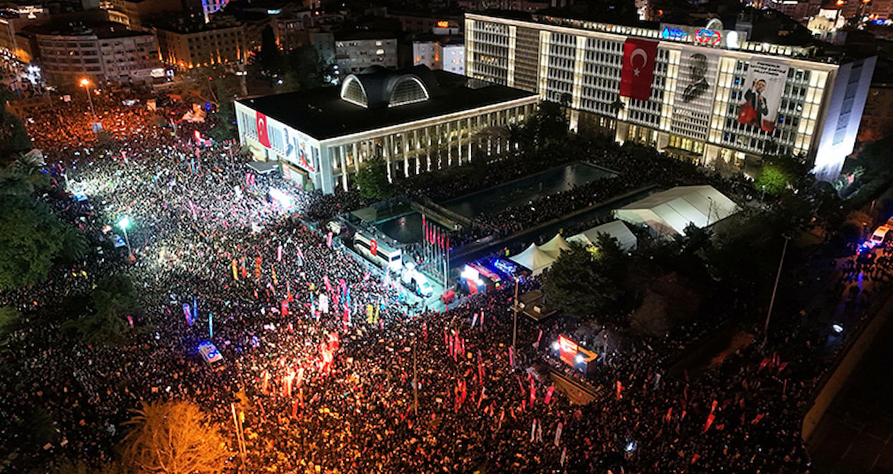 Özgür Özel 19 Mart sabahında ne yaşandığını anlattı: ‘Erdoğan daha Saraçhane şokunu atlatamadı’