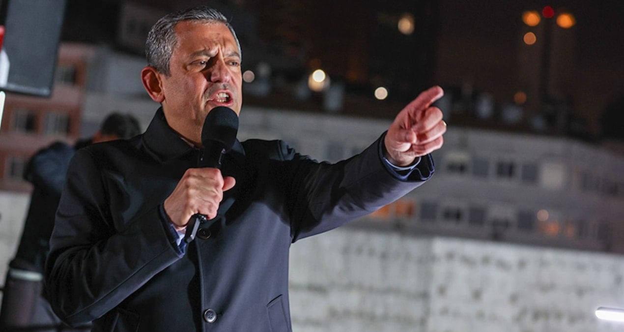 Özgür Özel’den gazetecilere destek: Gençlerin geleceğini tek adama karartmayacağız!