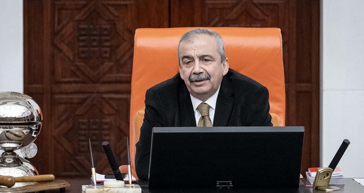Sırrı Süreyya Başkan’ın kızından dikkat çeken paylaşım: ‘En iyi bildiğin şeyi yap ve diren baba’