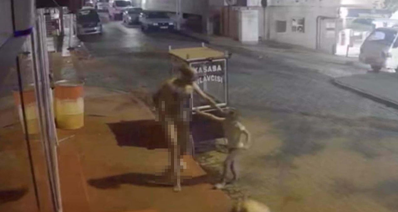 Sokakta ortasında eşini öldürdü, 8 yaşındaki kızını tekraren bıçakladı!