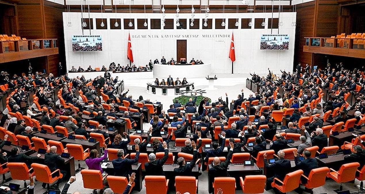 15 saat 15 dakika sürdü: 10. Yargı Paketi komisyonda kabul edildi!