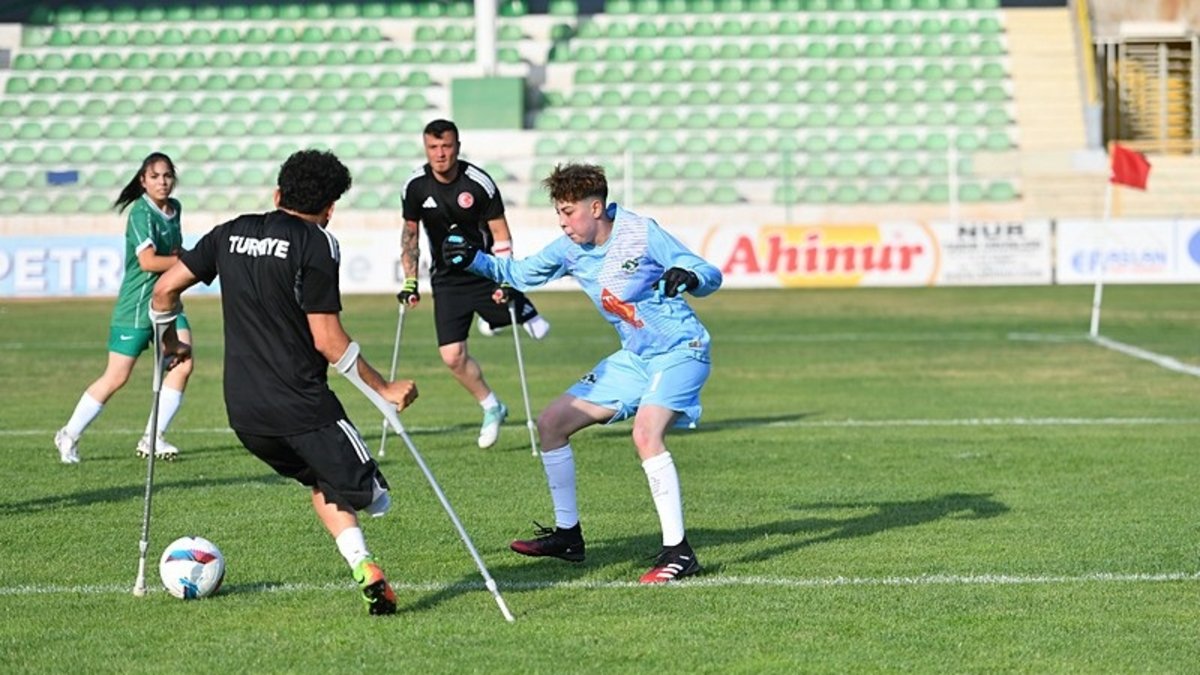Ampute A Milli Takımı ile Kırşehir Kadın Futbol Takımı karşı karşıya geldi