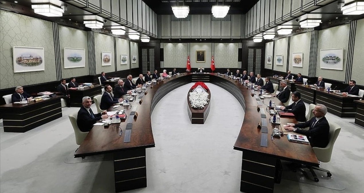 Kabine’de büyük değişim iddiası: İşte yeri garanti olan tek bakan