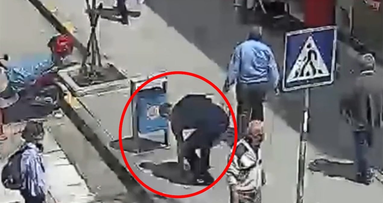 Kimse fark etmeden yanından geçti, görüp alana hediye verildi
