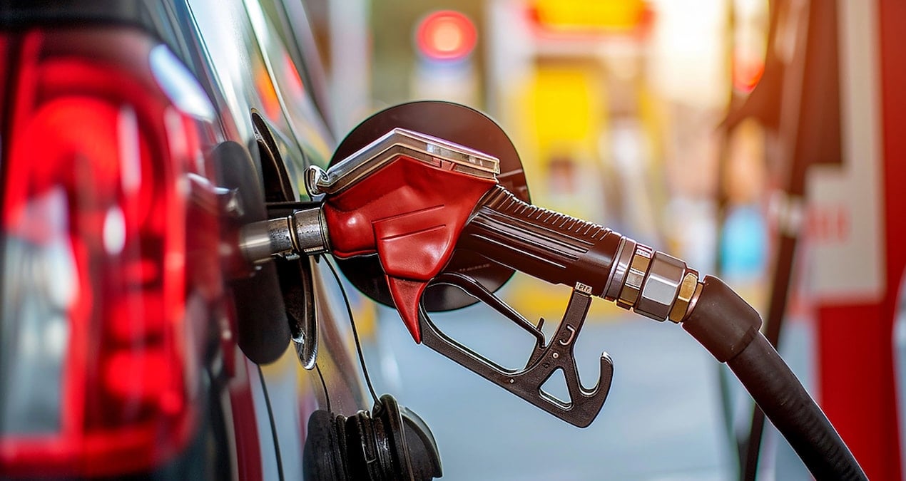 Savaşın füzeleri akaryakıt fiyatlarını uçurdu: Benzin ve motorine zam geldi