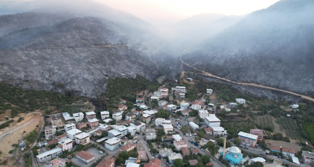 Bursa’da felaketin fotoğrafı… Alevler tam evlerin dibine böyle sokulmuş