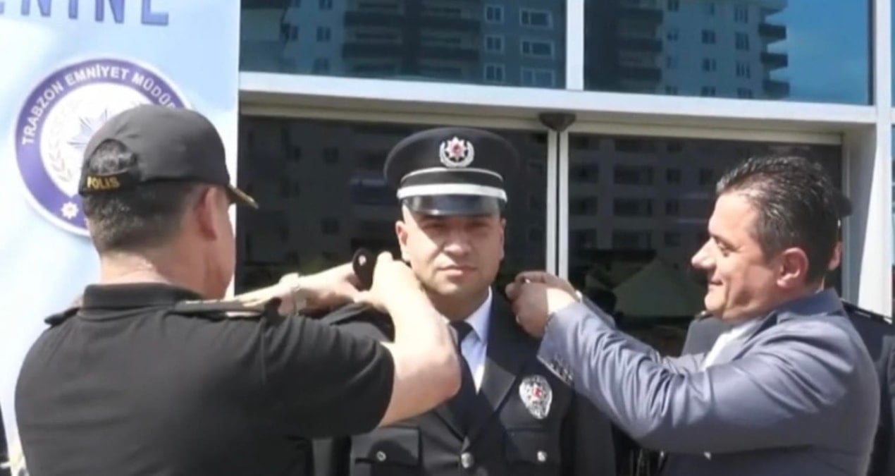 Emniyetin töreni mi AKP’nin töreni mi? İlçe başkanı polise rütbe taktı!