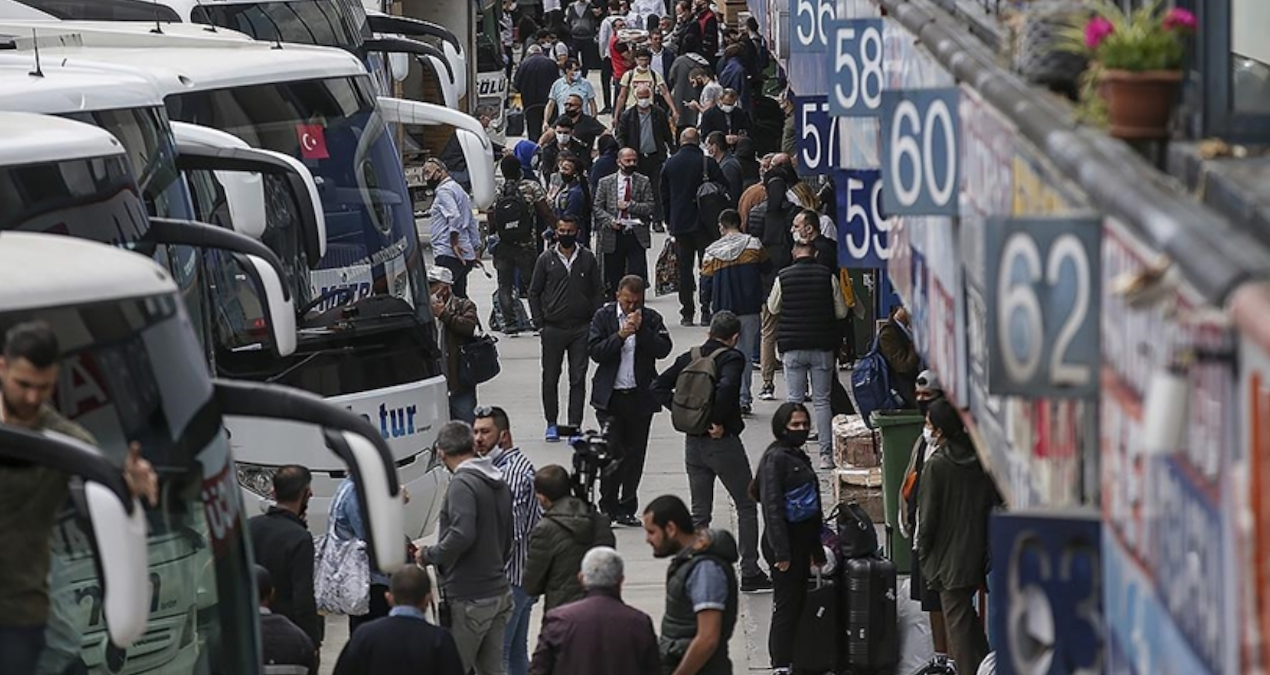 Haberi duyan şehir değiştirmek için sıraya girdi, otobüs biletleri hızla tükeniyor! İşte nedeni