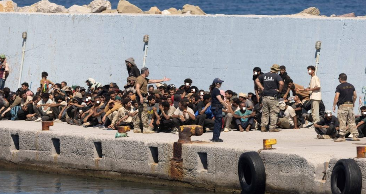 Turistik adada göçmen krizi, turistten çok göçmen geldi