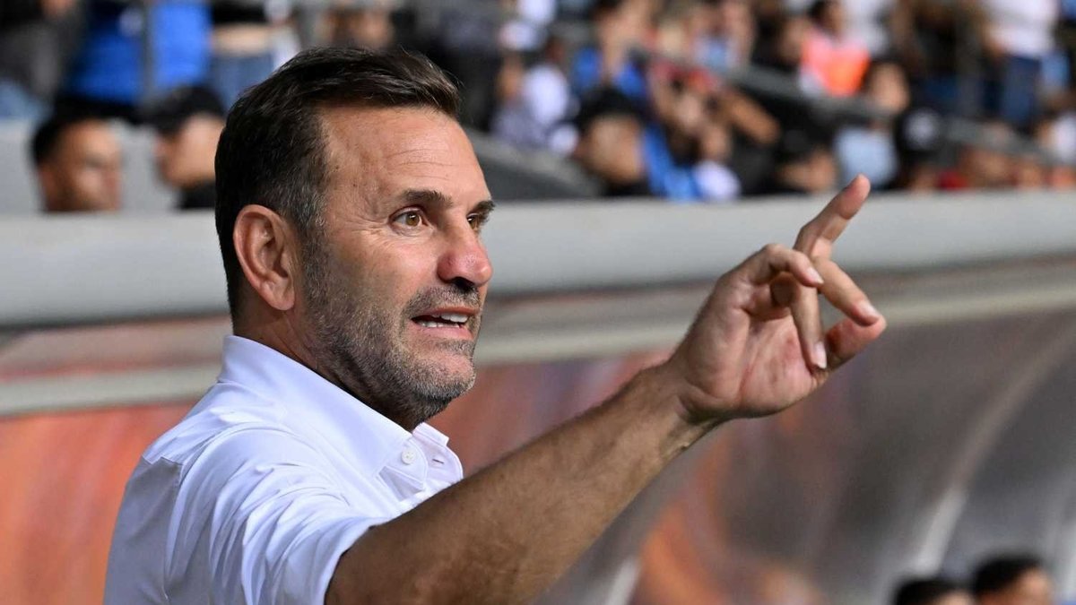 Okan Buruk Galatasaray’ın transfer hedefini açıkladı! “Osimhen sonrası önceliğimiz…”