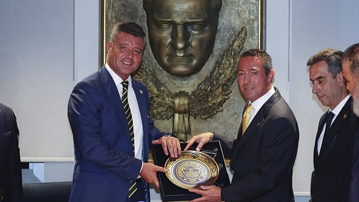 Fenerbahçe Başkanı Sadettin Saran mazbatasını aldı