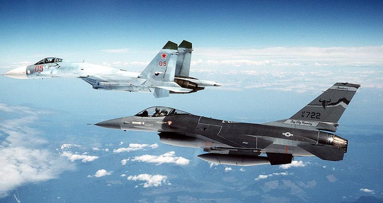 Soğuk denizde gerilim tırmanıyor: Rus jetleri Alman fırkateyninin üstünden uçtu