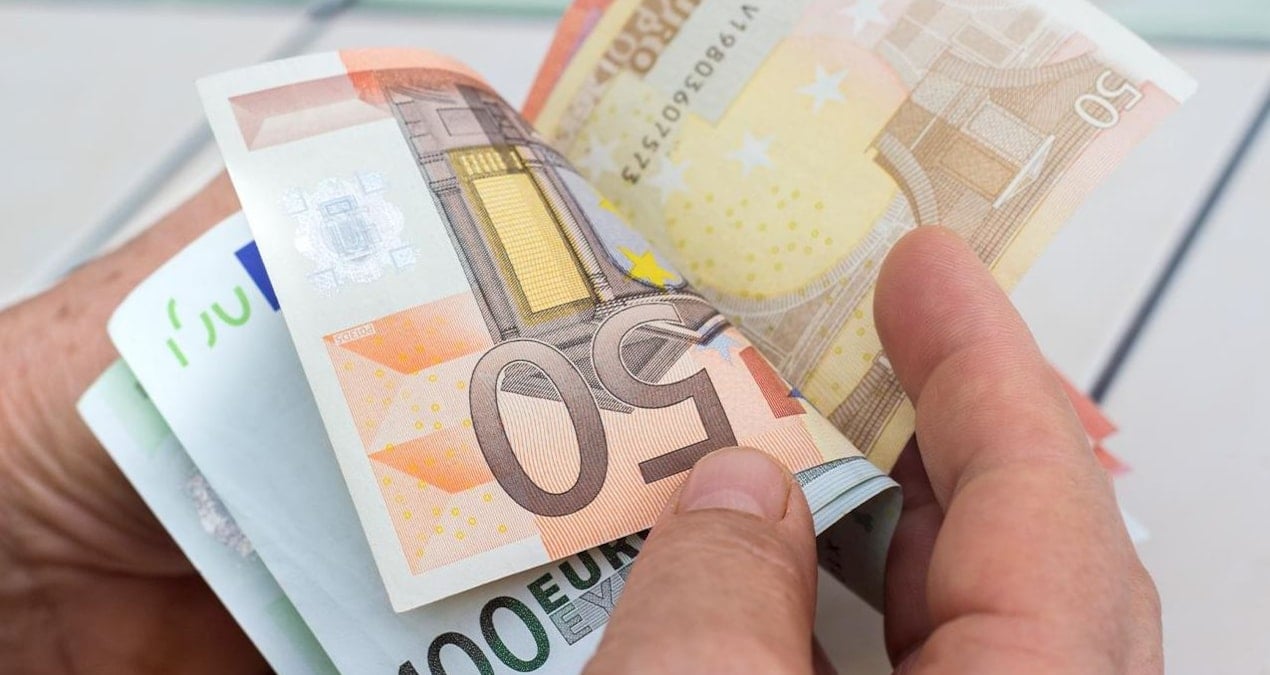 ‘AB dağılma sürecinde’ diyerek ülkenin Euro’ya geçmesini reddetti