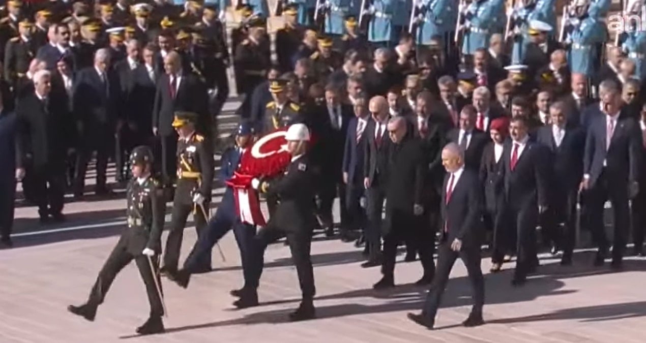 Anıtkabir’de aynı ayıp: Erdoğan sloganları yükseldi