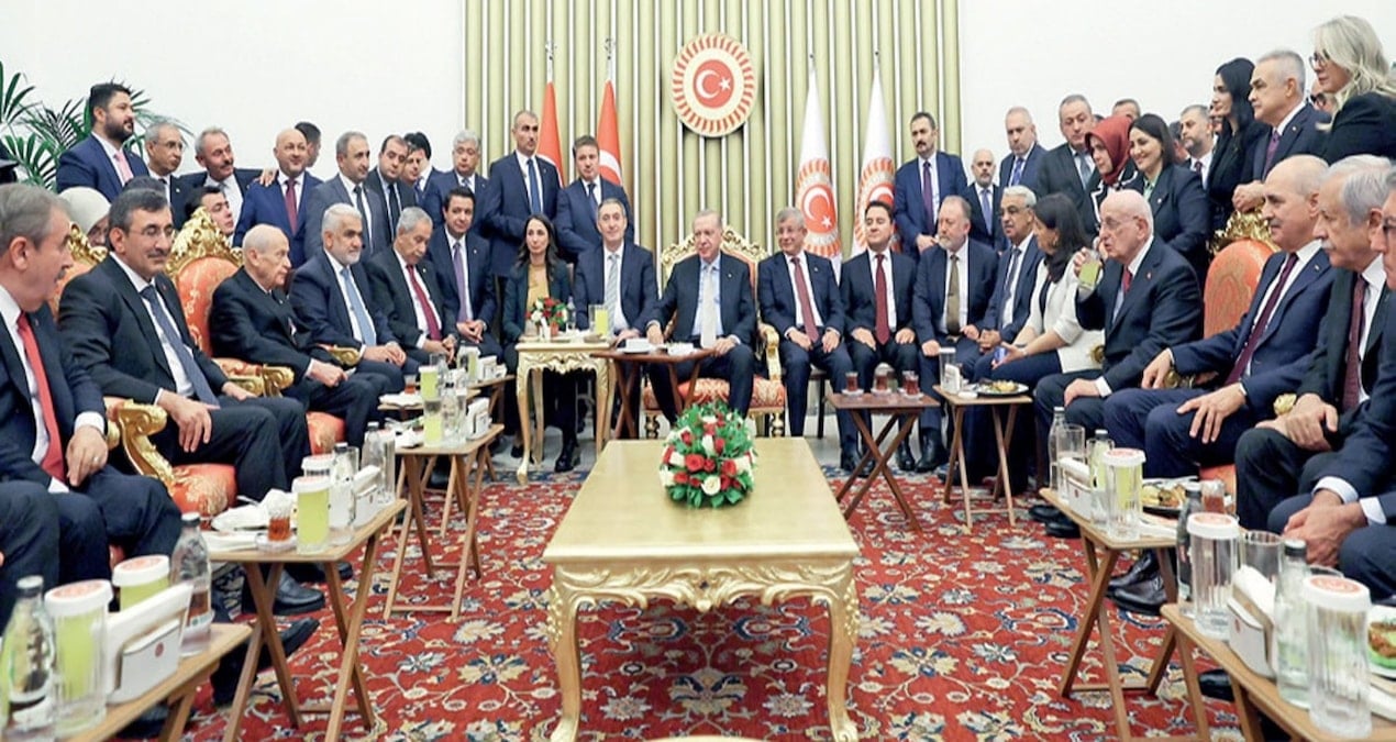 ‘Hain-katil’ dediklerini çaya sohbete çağırmış