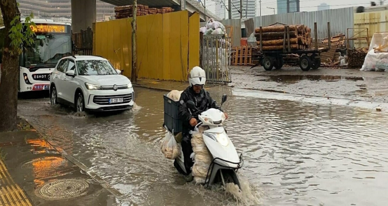 İzmir sağanak altında: En çok yağışı Dikili aldı
