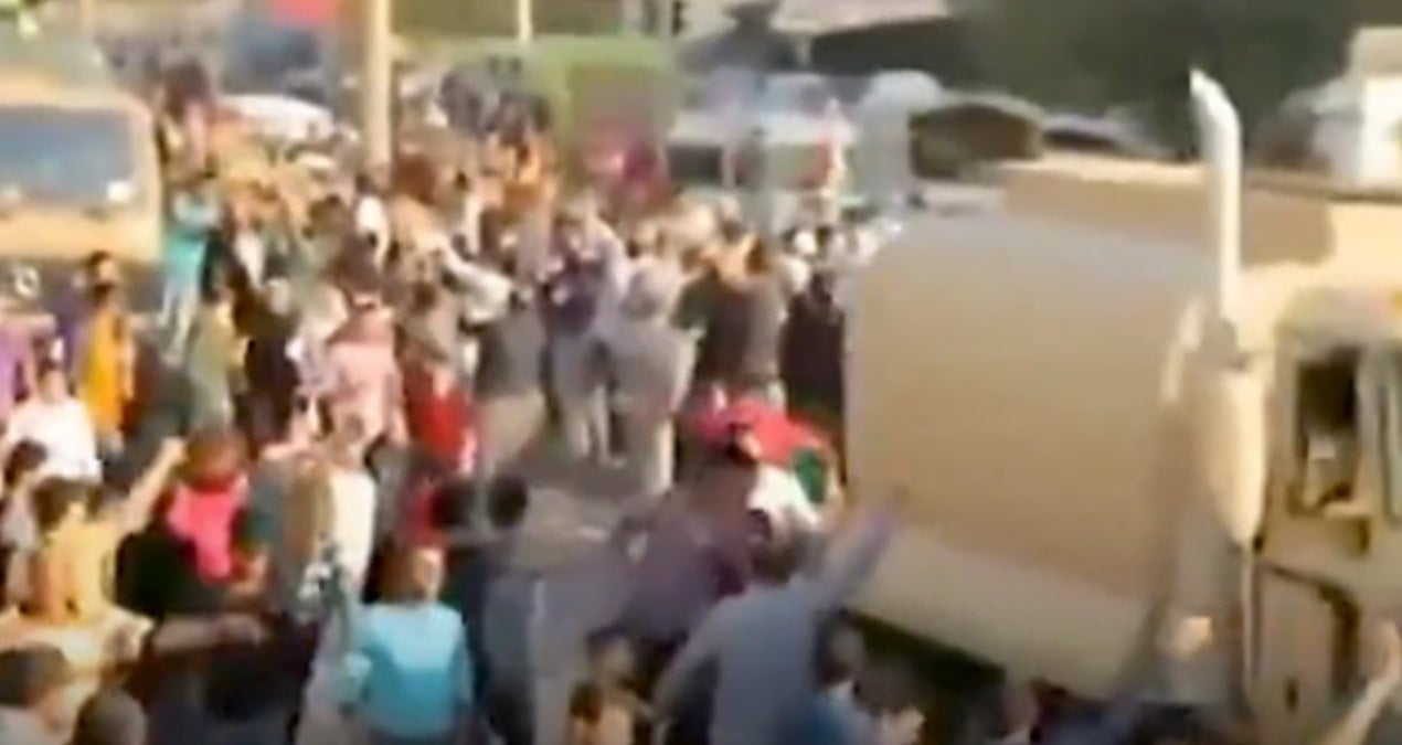 Yeni Habur gibi görüntüler! Cizre’de Kürt bayraklı korumalara sevgi gösterileri…