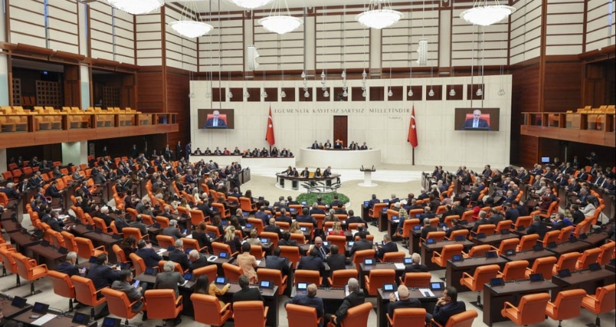Cumhur’un elleri ret için kalktı