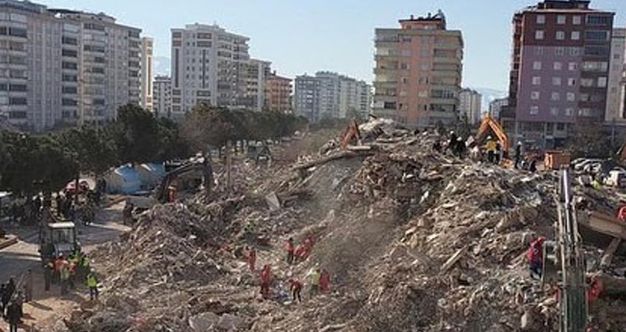 Depremde 152 kişiye mezar olan Palmiye Sitesi’ne ilişkin 3 kamu görevlisine dava