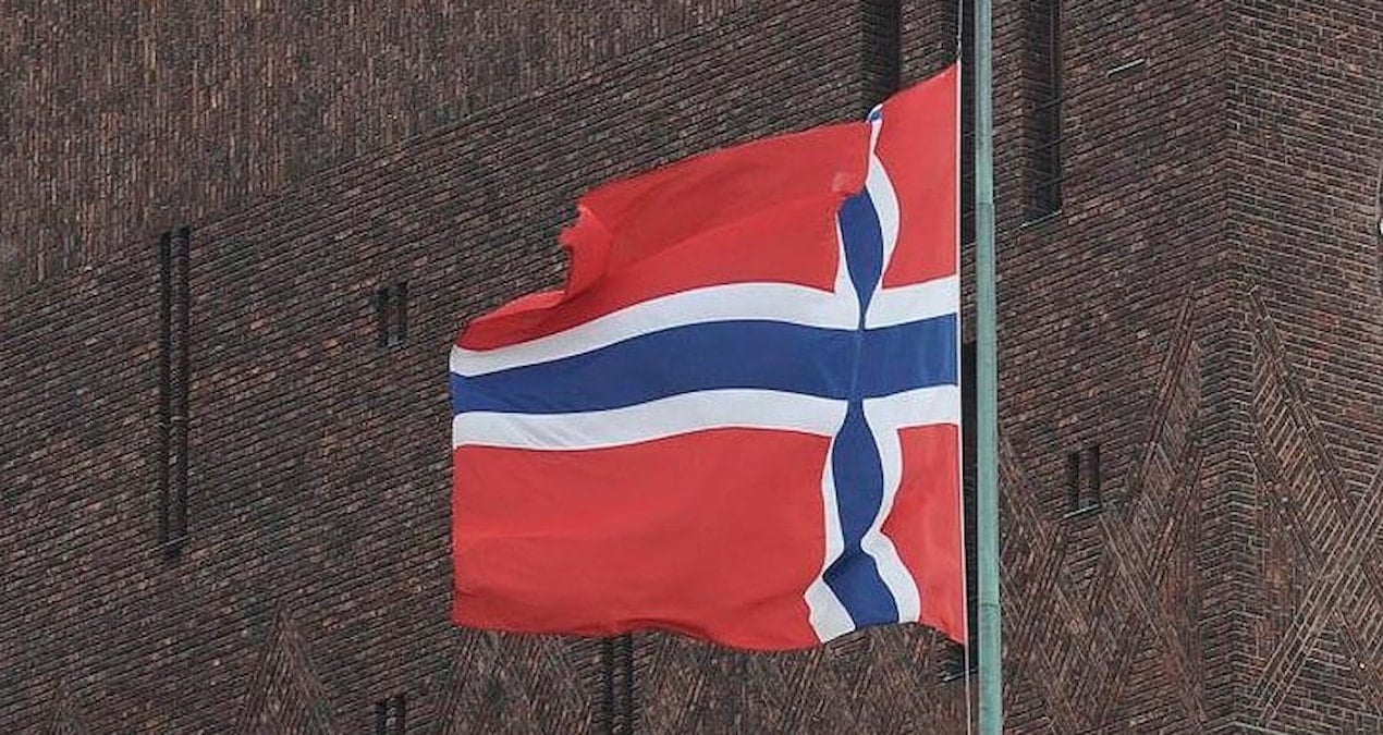 Norveç, monarşi olarak kalmak için oy verdi