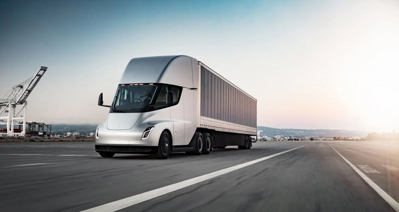 Tesla fabrikaları seri üretime geçti! Elektrikli kamyon yollara çıkıyor