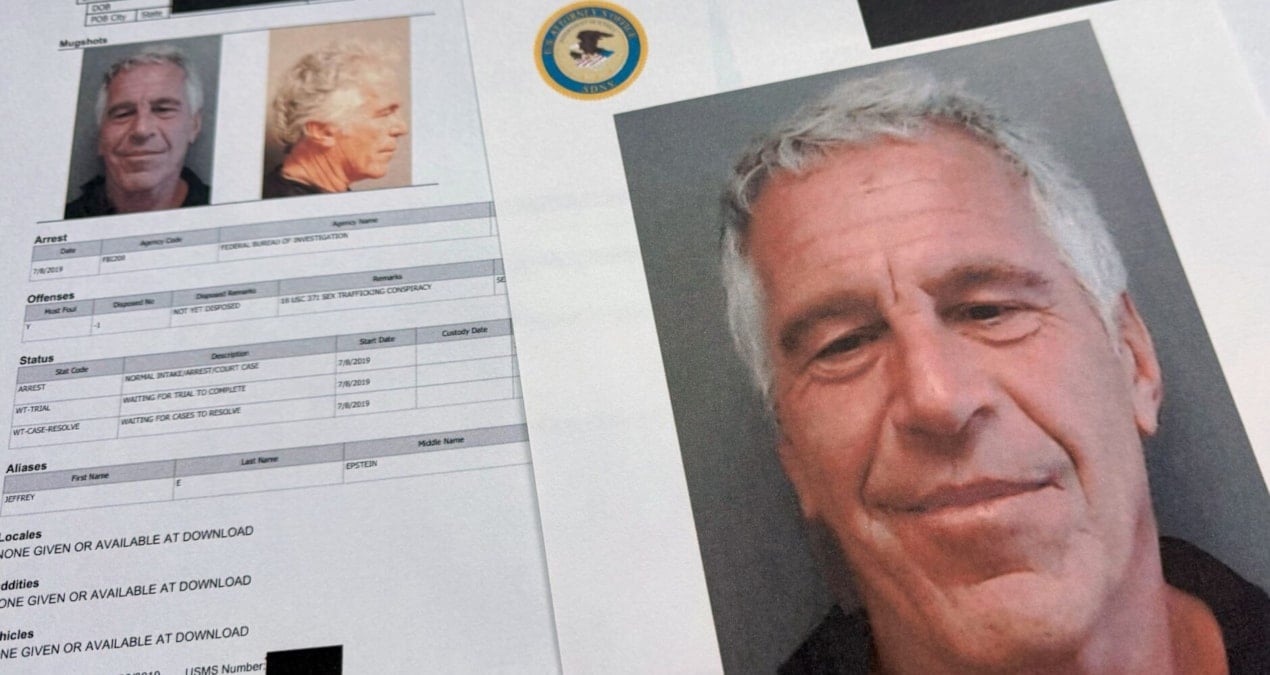 Pandora’nın kutusu açıldığı gibi kapanıyor! Epstein dosyalarını kim, hangi sırrı korumak için siliyor?