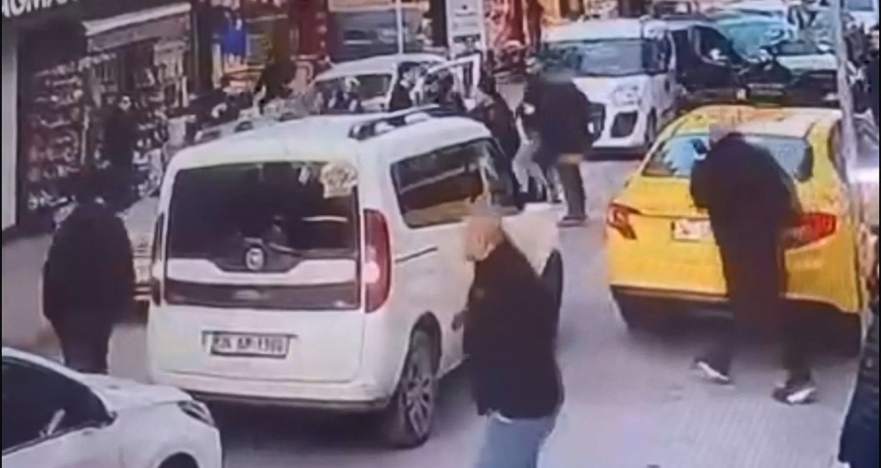 Park yeri kavgası hastanelik etti, o anlar kameraya yansıdı