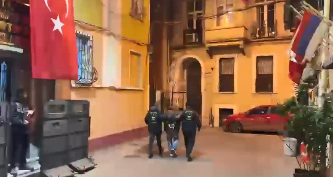 Kaldırımdaki bez çantayı çaldı, cezaevine gönderildi